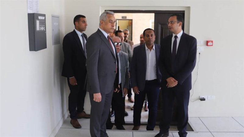وزير العمل يتفقد