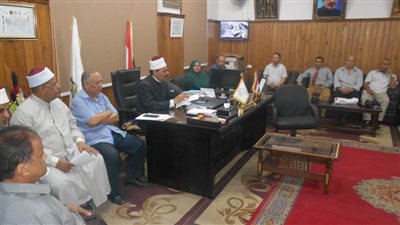 رئيس  منطقة سوهاج الأزهرية يلتقي رؤساء مراكز التصحيح ورؤساء المواد