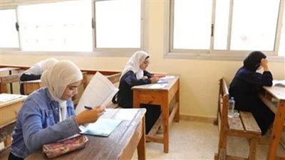 التعليم : طلاب مدارس المكفوفين يؤدون امتحان الاقتصاد