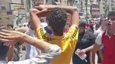 بالغناء والطبل.. فرحة كبيرة بين طلاب الثانوية العامة بالمنيا