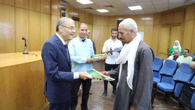 تسليم عقود تقنين