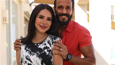 يوسف الشريف وزوجته إنجي علاء يحتفلان بخطوبة شقيقتها