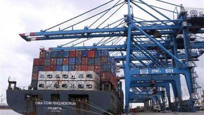 ميناء دمياط يتداول 34 سفينة للحاويات والبضائع العامة