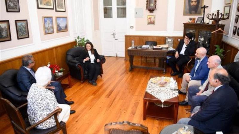 جندي خلال الجلسة