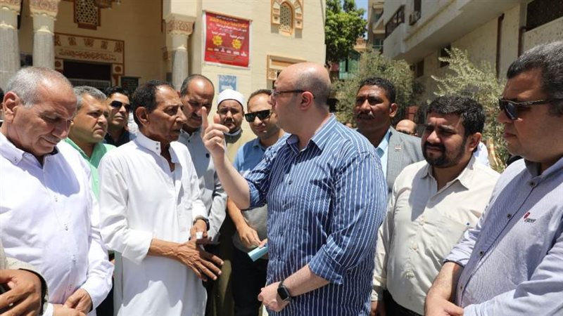 محافظ بنى سويف يستمع