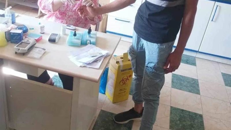 فحص المقبلين على