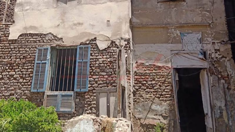 العقار المنهار