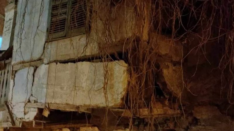 عقار آيل للسقوط