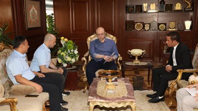 محافظ بني سويف يبحث التعاون مع شركة صينية بكوم أبو راضي الصناعية