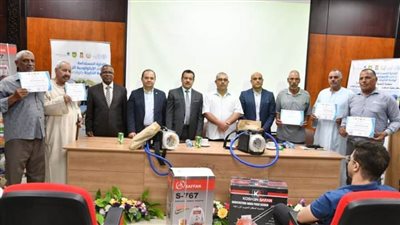 جامعة الوادي الجديد تشهد حفل تخريج مزارعي المدارس الحقلية