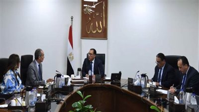 رئيس الوزراء يتابع مع وزير الاتصالات استراتيجية مصر الرقمية لصناعة التعهيد