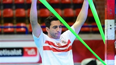 هل جدد أحمد الأحمر تعاقده مع الزمالك؟ عبد الباري يجيب