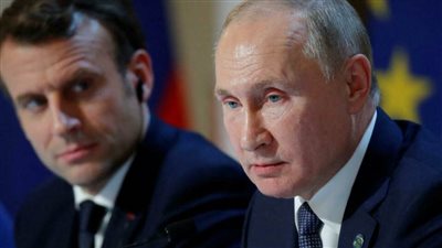 ماكرون: بوتين ارتكب خطأ فادحا بانسحاب موسكو من اتفاق تصدير الحبوب