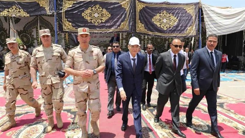 محافظ المنيا وقائد