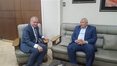 لدعم مشروعات التطوير الجارية محافظ الوادي الجديد يلتقي رئيس 