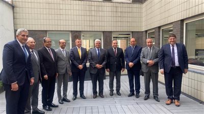 رئيس جامعة سوهاج يشارك في دعم التعاون المشترك في مجال التوظيف ببريطانيا