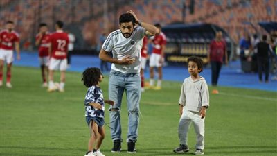 بالصور| جمهور الأهلي يودع أيمن أشرف قبل رحيله عن القلعة الحمراء