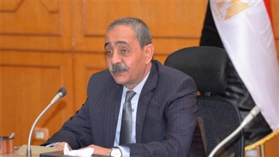 محافظ الإسماعيلية يناقش مقترح رفع كفاءة وتطوير الخدمات بالمنطقة الصناعية