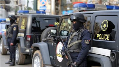 الداخلية تضبط 3 أشخاص لقيامهم باستخدام الآلات الموسيقية لاستجداء المارة بمصر الجديدة