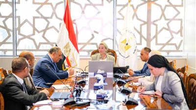 وزيرة البيئة تبحث مع رئيس هيئة استخدامات أراضي الدولة الجانب البيئي لمشروع تطوير المجازر بالمحافظات