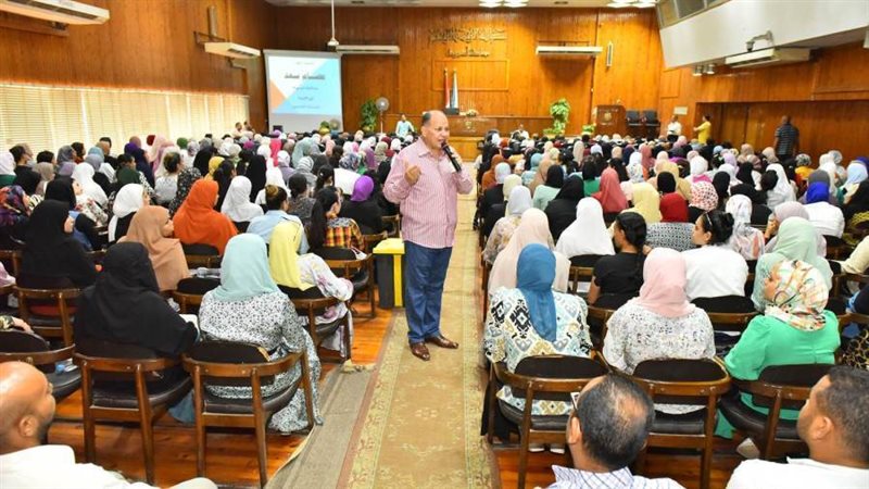 محافظ أسيوط يلتقي