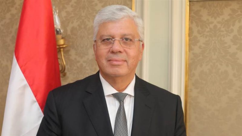 الدكتور أيمن عاشور