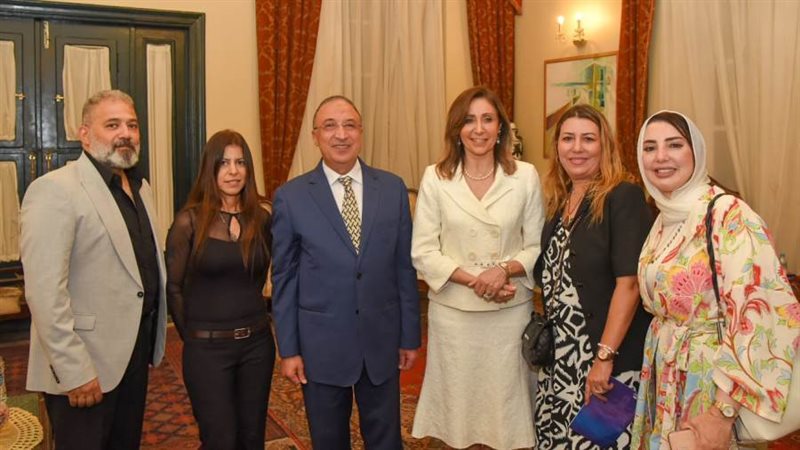 قبيل افتتاح المهرجان