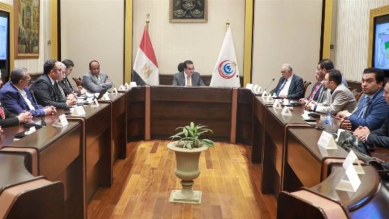 اجتماع وزير الصحة