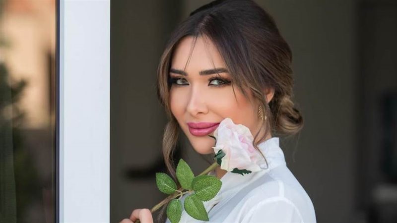 الفنانة بانا جانات