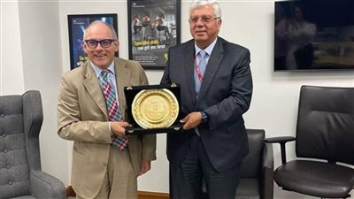 وزير التعليم العالي يلتقي نظيره البريطاني لبحث سُبل التعاون المُشترك بين البلدين