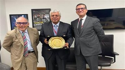 الدكتور أيمن عاشور: الارتقاء بمهارات الطالب وربطه بسوق العمل والاهتمام بالتدريبات العملية