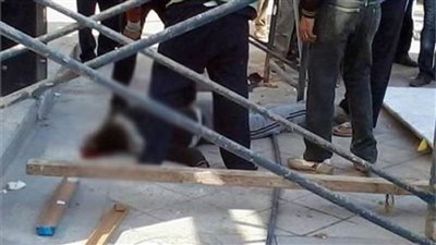 مصرع عامل سقط من أعلى سقالة بعقار فى العبور
