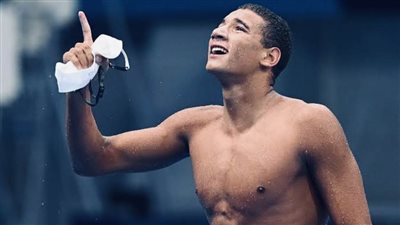 البطل التونسي الحفناوي يتوج بفضية بطولة العالم للسباحة