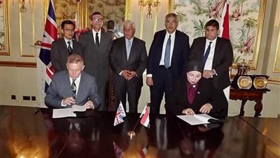 الدكتور أيمن عاشور يشهد مراسم توقيع مذكرة تفاهم بين  التعليم العالي والكلية الملكية للجراحين بأدنبرة