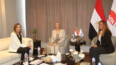 وزيرة الثقافة تترأس لجنة اختيار كوادر نسائية للالتحاق ببرنامج «المرأة تقود للتنفيذيات» بـ