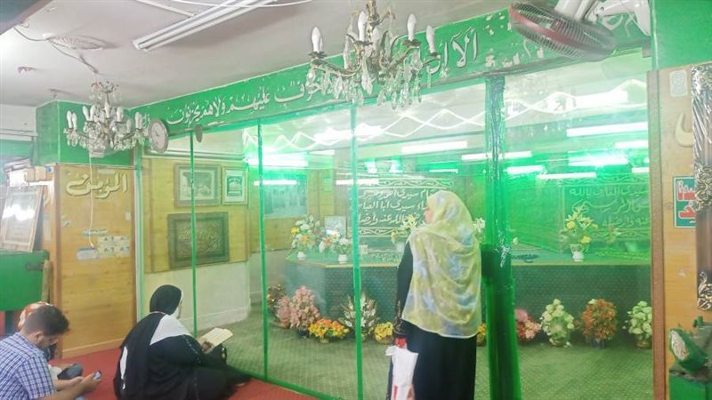 من داخل ضريح ابي