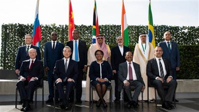 وانغ يي: لا يجب أن يكون الفضاء السيبراني ساحة معركة جديدة للانخراط في ستار حديدي رقمي