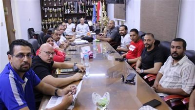 رئيس اتحاد الكاراتيه يجتمع مع الجهاز الفني لمنتخب الأشبال