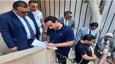 النيابة الإدارية تعاين موقع انهيار شرفة عقار بالإسكندرية