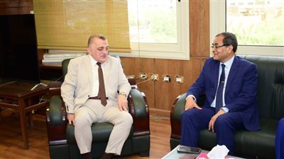 رئيس جامعة سوهاج يهنئ اللواء شرباش لتجديد الثقة في تعيينه مديرًا لأمن المحافظة للعام الثالث