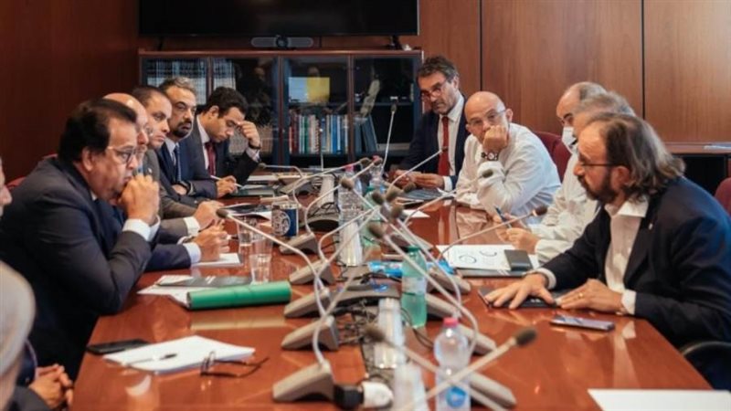 اجتماع وزير الصحة