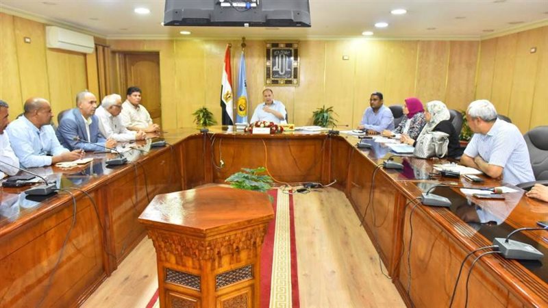 محافظ أسيوط يتابع