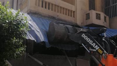 إزالة ٤ حالات تعدٍّ وغلق ١٠ محال تجارية بحيِّ ثالث الإسماعيلة 