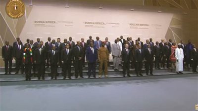 عاجل| صورة تذكارية للقادة المشاركين في فعاليات القمة الأفريقية الروسية