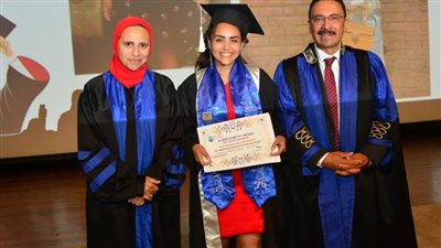 كلية طب الأسنان جامعة الإسكندرية تحتفل بتخريج ٨٨٠ طالبًا مصريًا ووافدًا