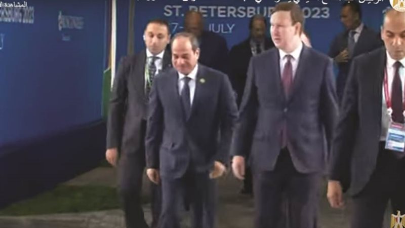 الرئيس السيسي يصل