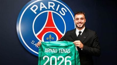 باريس سان جيرمان يعلن ضم حارس برشلونة السابق