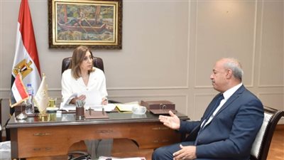 وزيرة الثقافة تلتقي قيادات الوزارة لمناقشة الخطة الاستثمارية لهيئاتهم