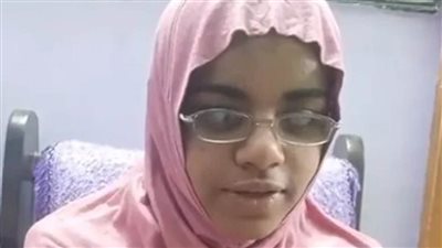 محافظ أسوان يهنئ الطالبة هاجر محمد الأولى على مستوى الجمهورية 