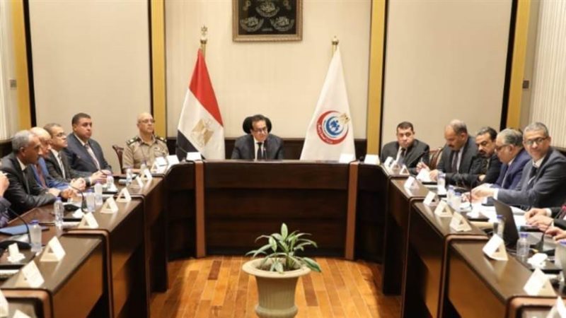 اجتماع وزير الصحة
